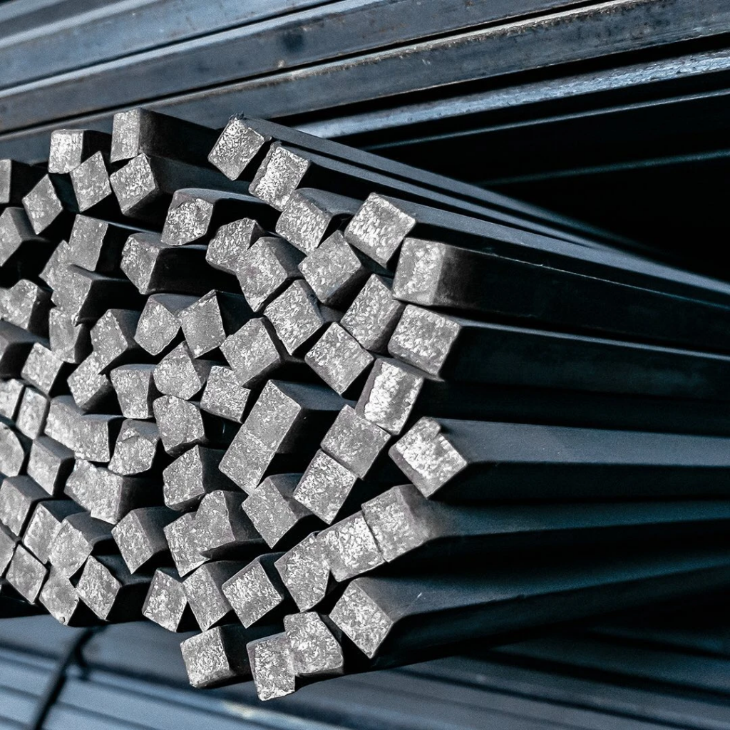 Конструкционный квадрат высоколегированный 100 мм 100 мм Н12К8М3Г2 ГОСТ 2591-2006