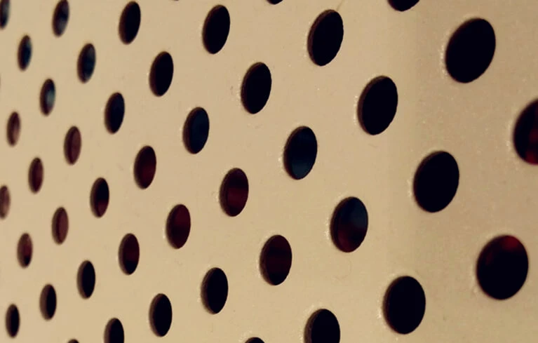 Медно-никелевый перфорированный лист 0.5 мм МНЖКТ ГОСТ 492-2006