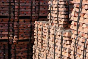 Медный слиток вертикальной отливки 100х100 мм 2800 мм М00б ГОСТ 193-2015