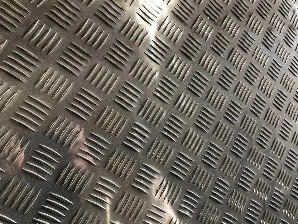 Нержавеющий рифленый лист 2500 мм 1250 мм 1 мм 12Х18Н10Т